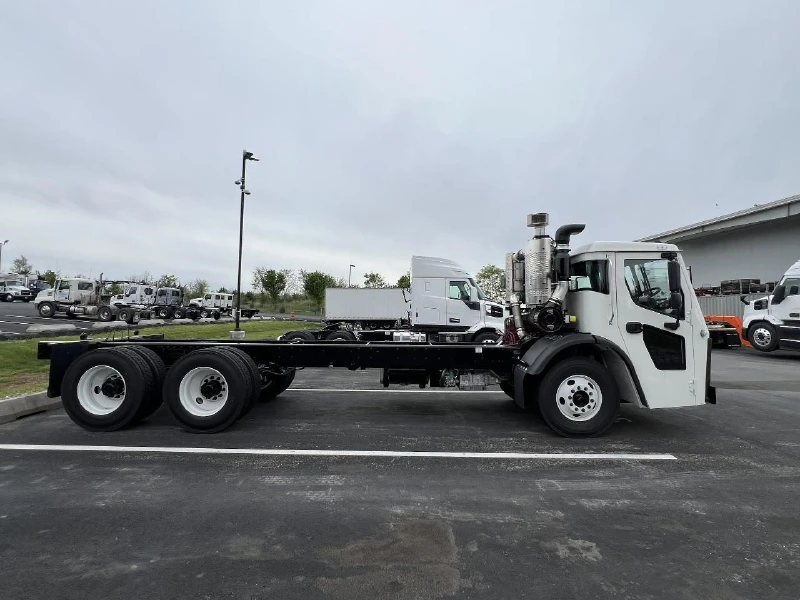2026 MACK LR613