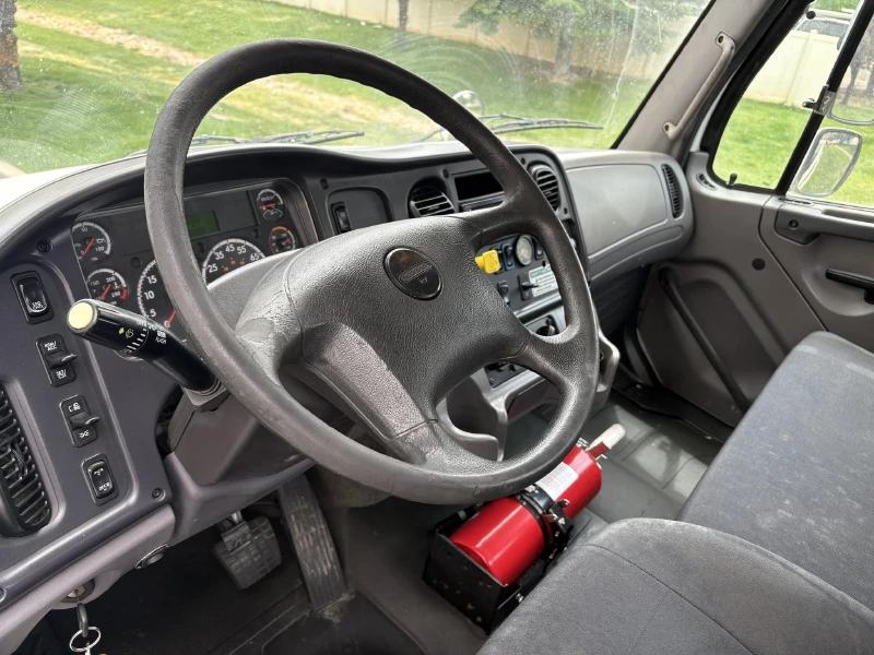 2016 FREIGHTLINER BUSINESS CLASS M2 106