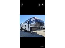 Smoothest-Towing Fifth Wheels Under 0K image