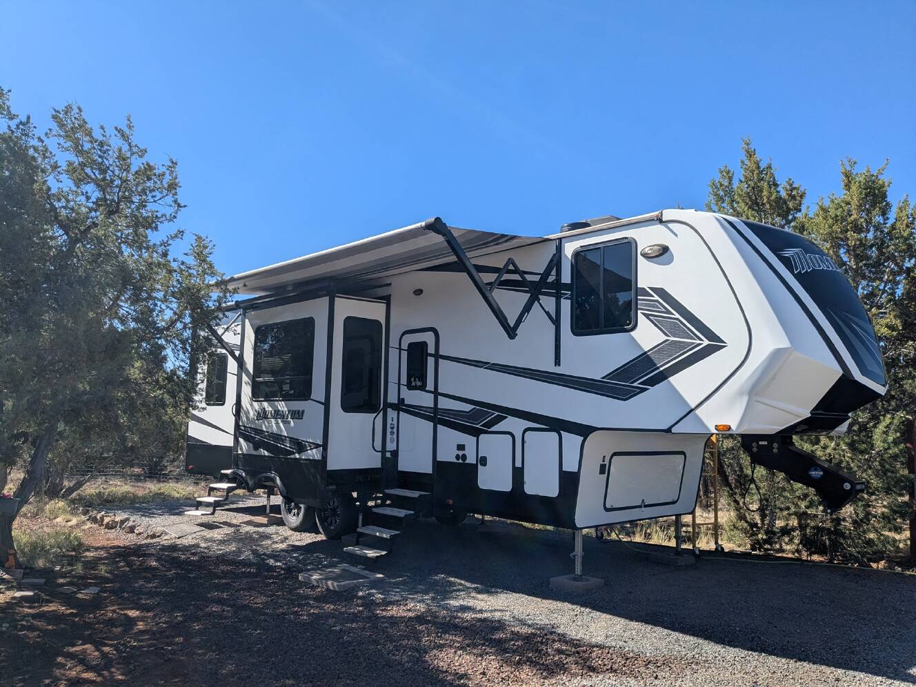A photo of this 2020 Grand Design MOMENTUM G-CLASS 320G