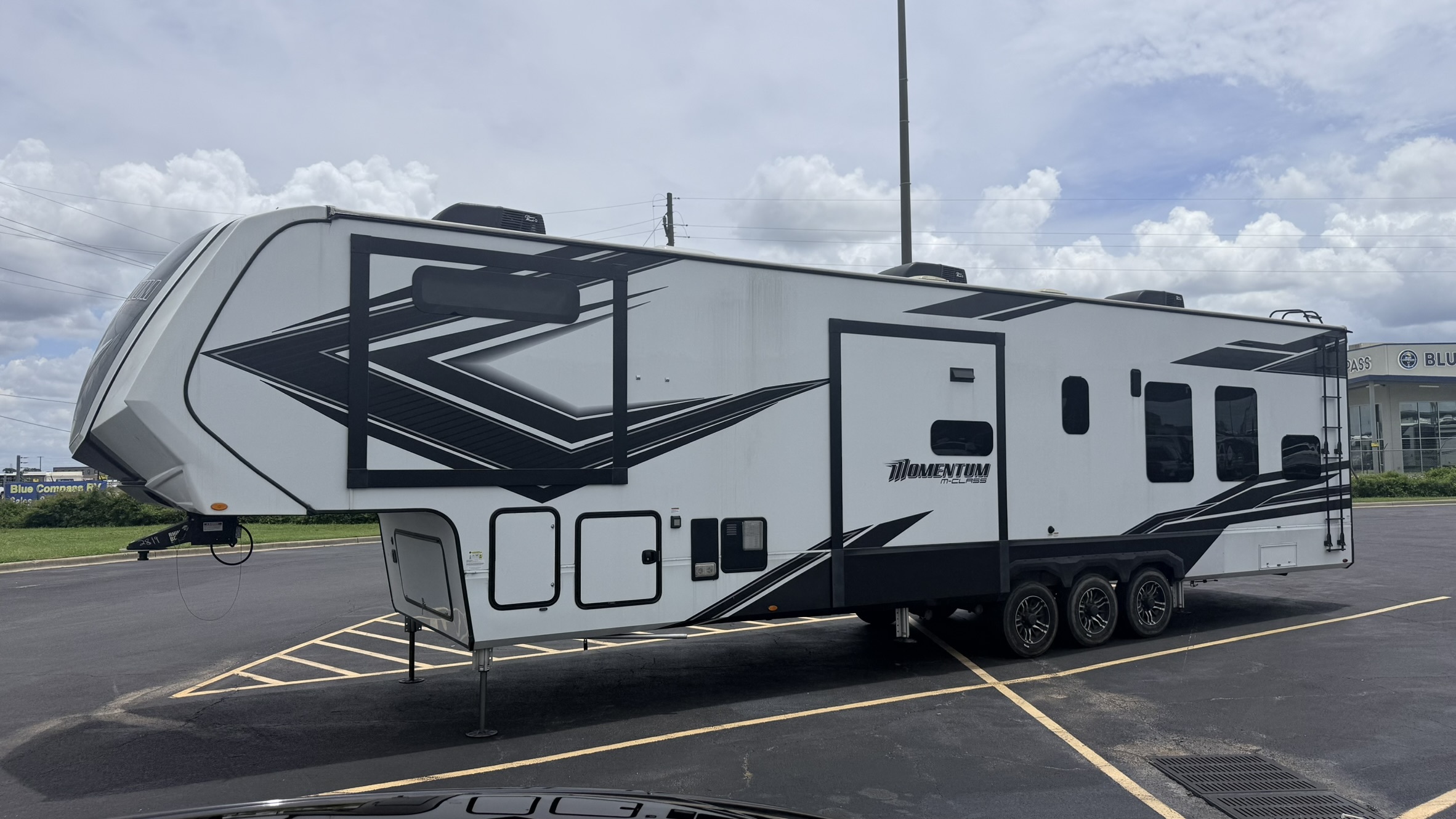 2022 Grand Design MOMENTUM M-CLASS 381MS in montgomery TX