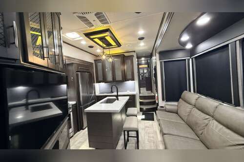 2022 Grand Design MOMENTUM M-CLASS 381MS in montgomery TX