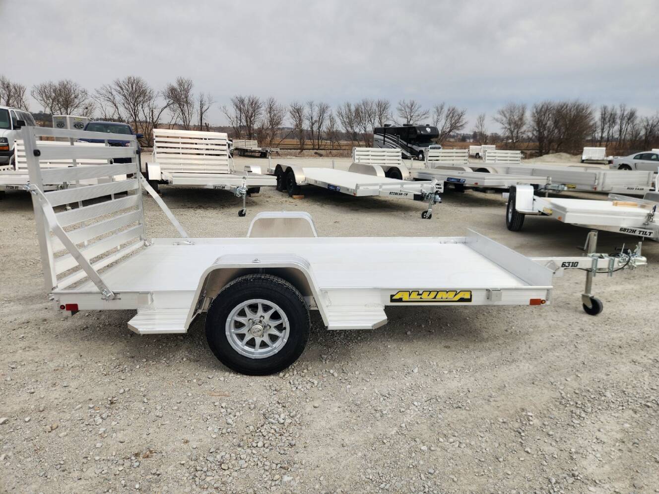 A photo of this 2027 Aluma 6310S
