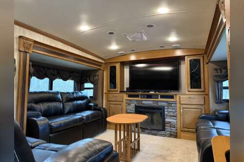 2016 Winnebago DESTINATION 37FL in gilford NH