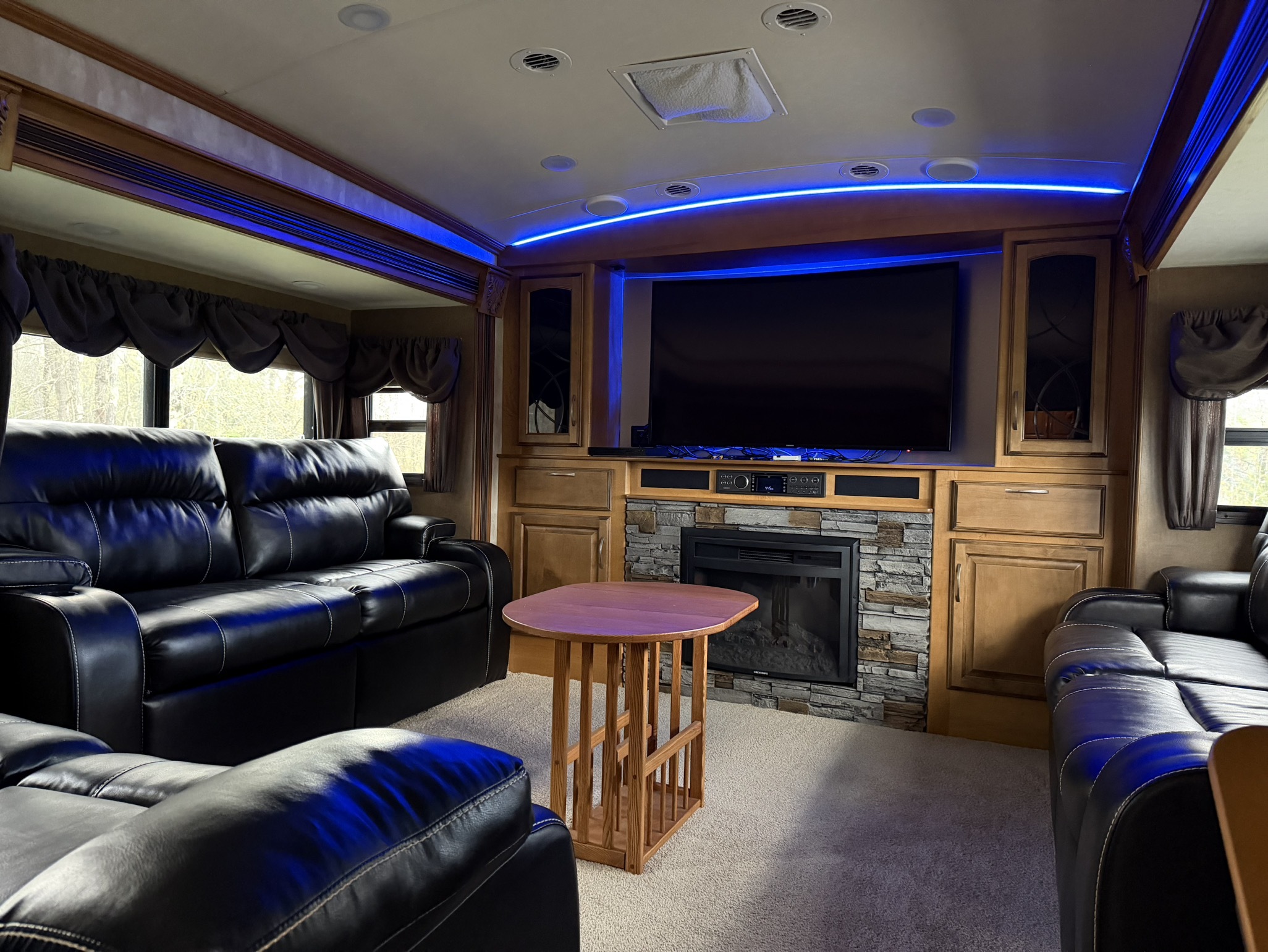 2016 Winnebago DESTINATION 37FL in gilford NH