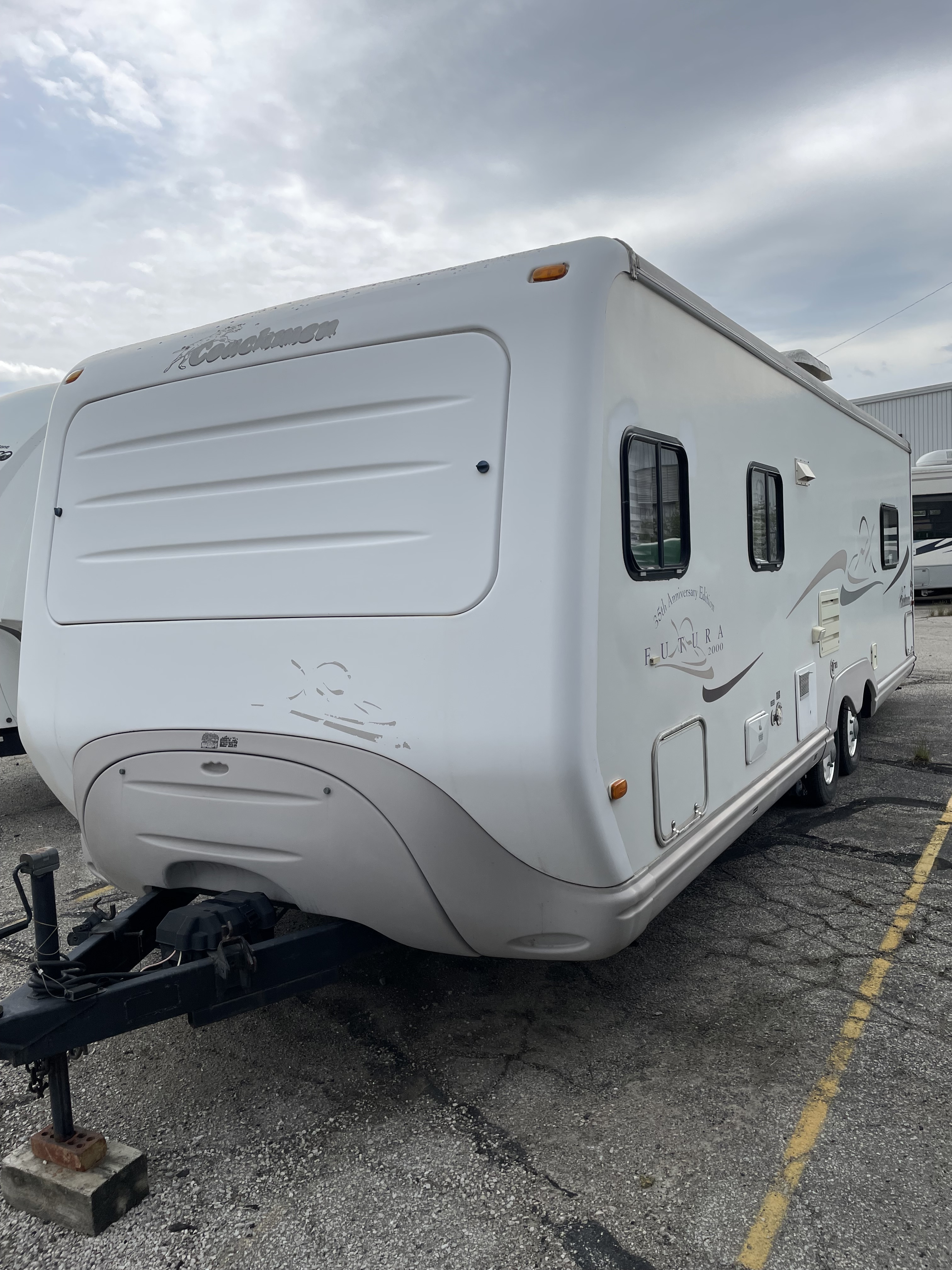 2000 Coachmen FUTURA 2840FKS RV