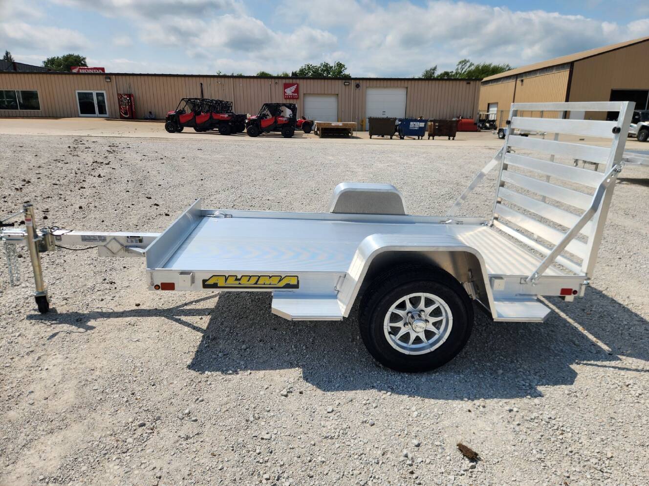 A photo of this 2027 Aluma 548S