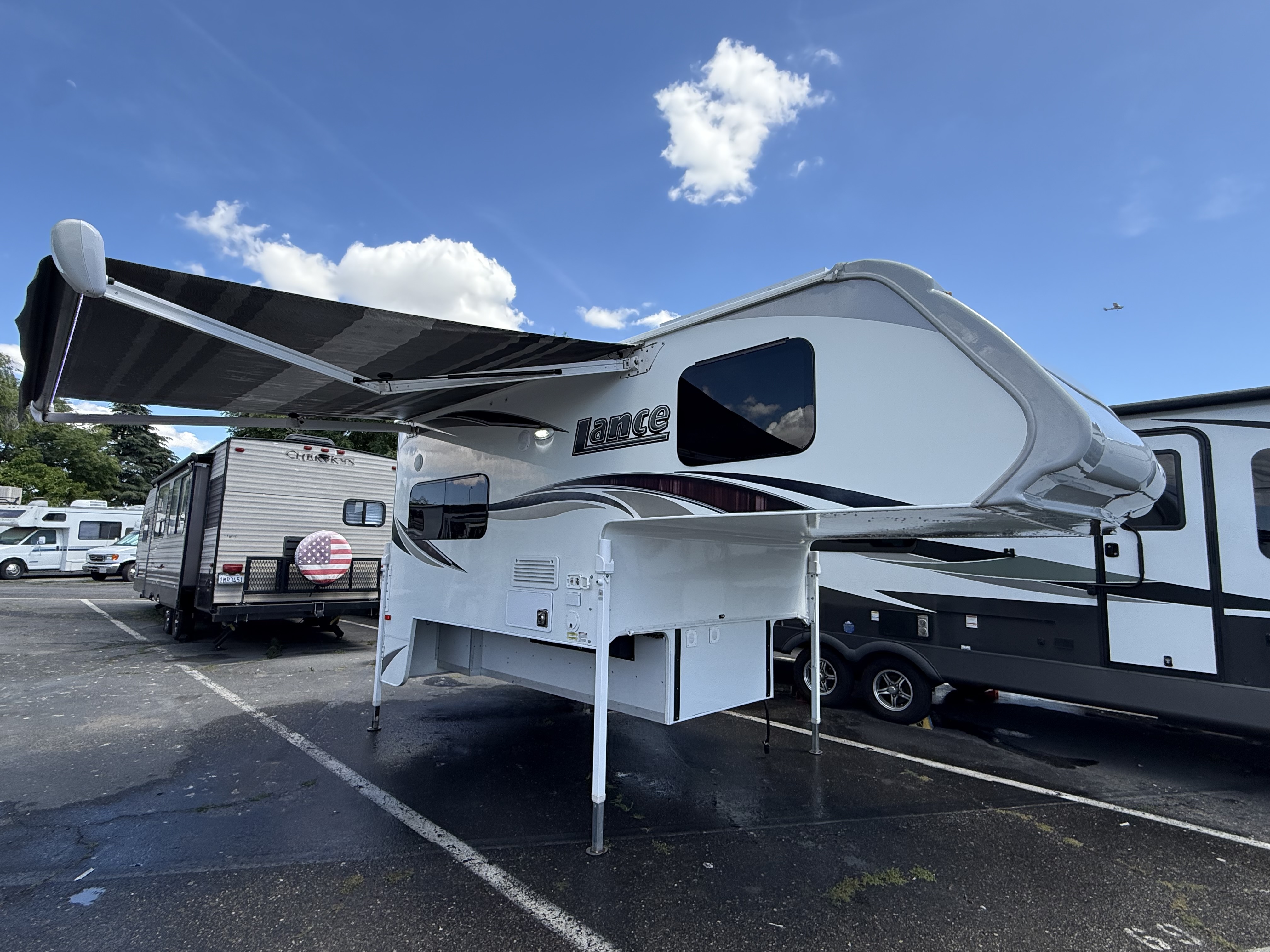 2019 Lance 850 TRUCK CAMPER LONG BED RV