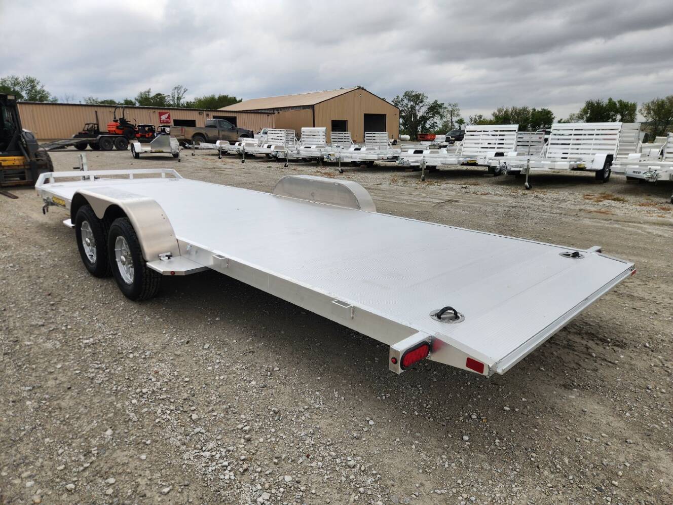 A photo of this 2027 Aluma 8220TILT