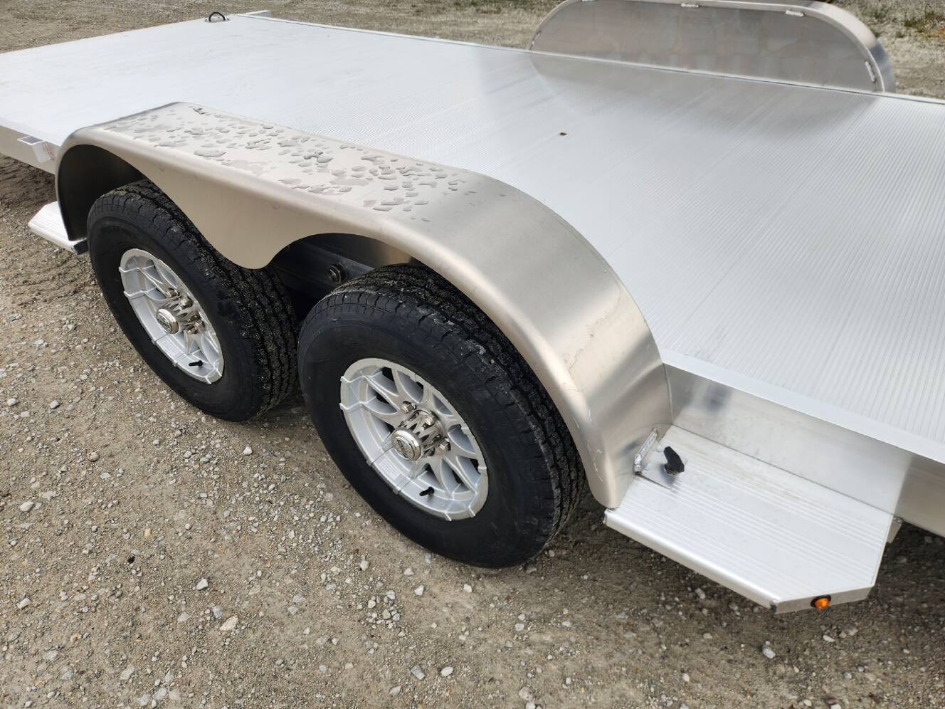 A photo of this 2027 Aluma 8220TILT