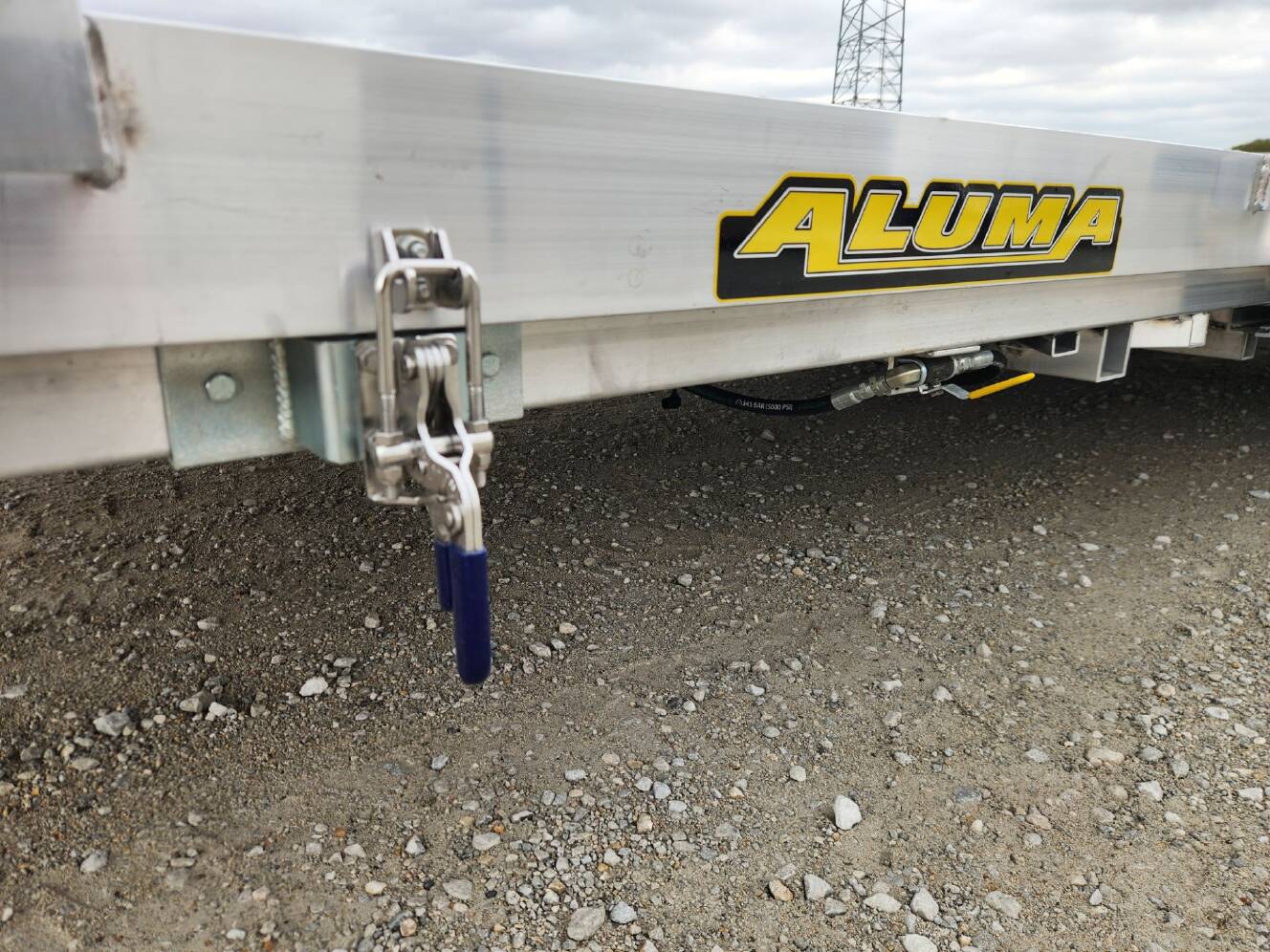 A photo of this 2027 Aluma 8220TILT