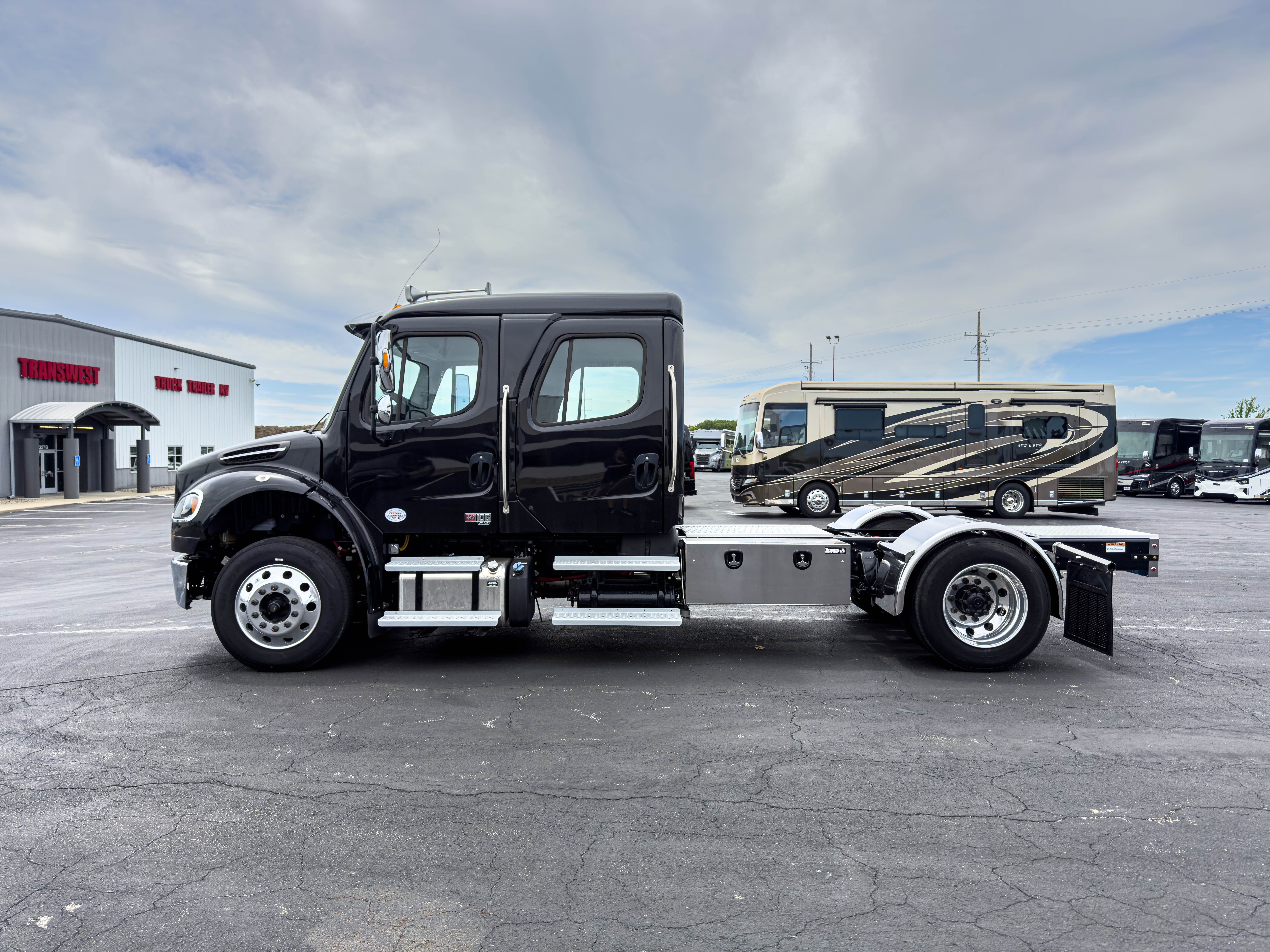 2024 FREIGHTLINER BUSINESS CLASS M2 106 in Belton, MO