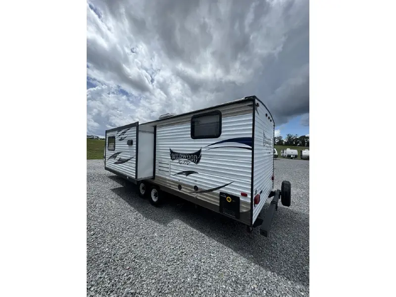 2015 FOREST RIVER WILDWOOD 281QBXL