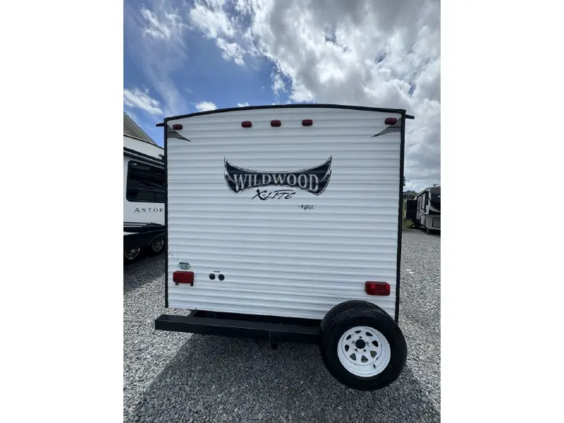 2015 FOREST RIVER WILDWOOD 281QBXL
