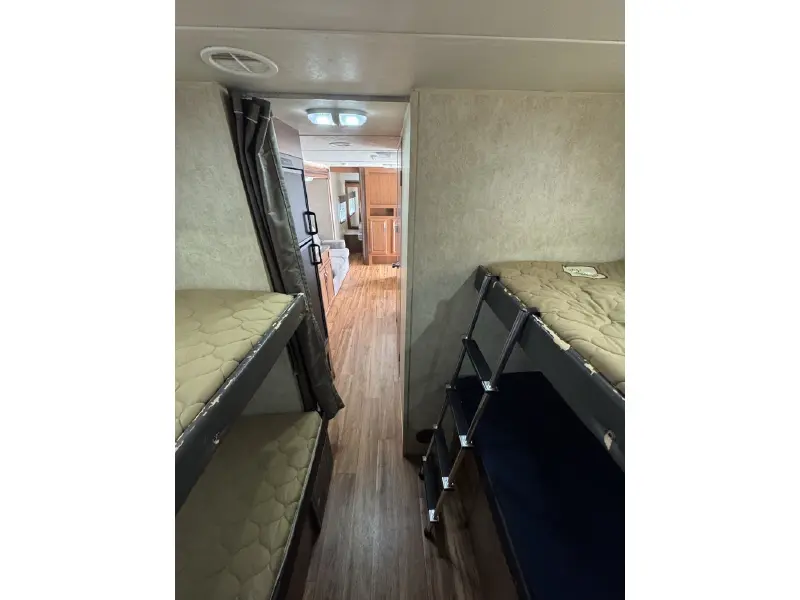 2015 FOREST RIVER WILDWOOD 281QBXL