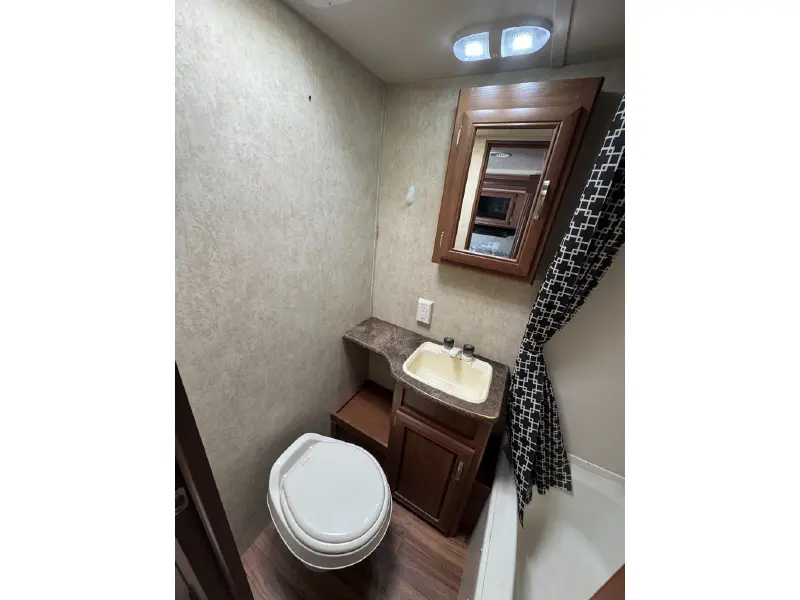 2015 FOREST RIVER WILDWOOD 281QBXL