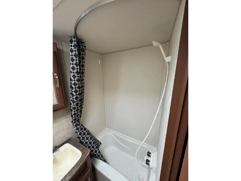 2015 FOREST RIVER WILDWOOD 281QBXL