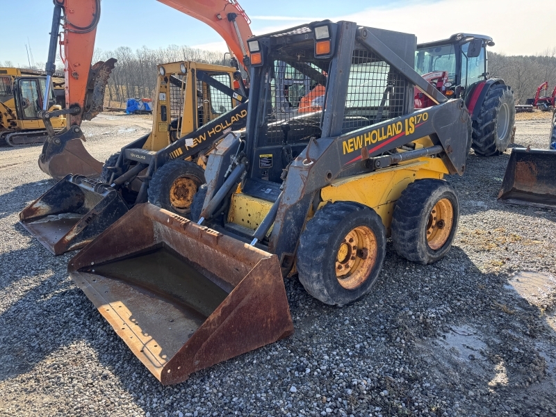 2001 NEW HOLLAND LS170 in Lewisville, OH