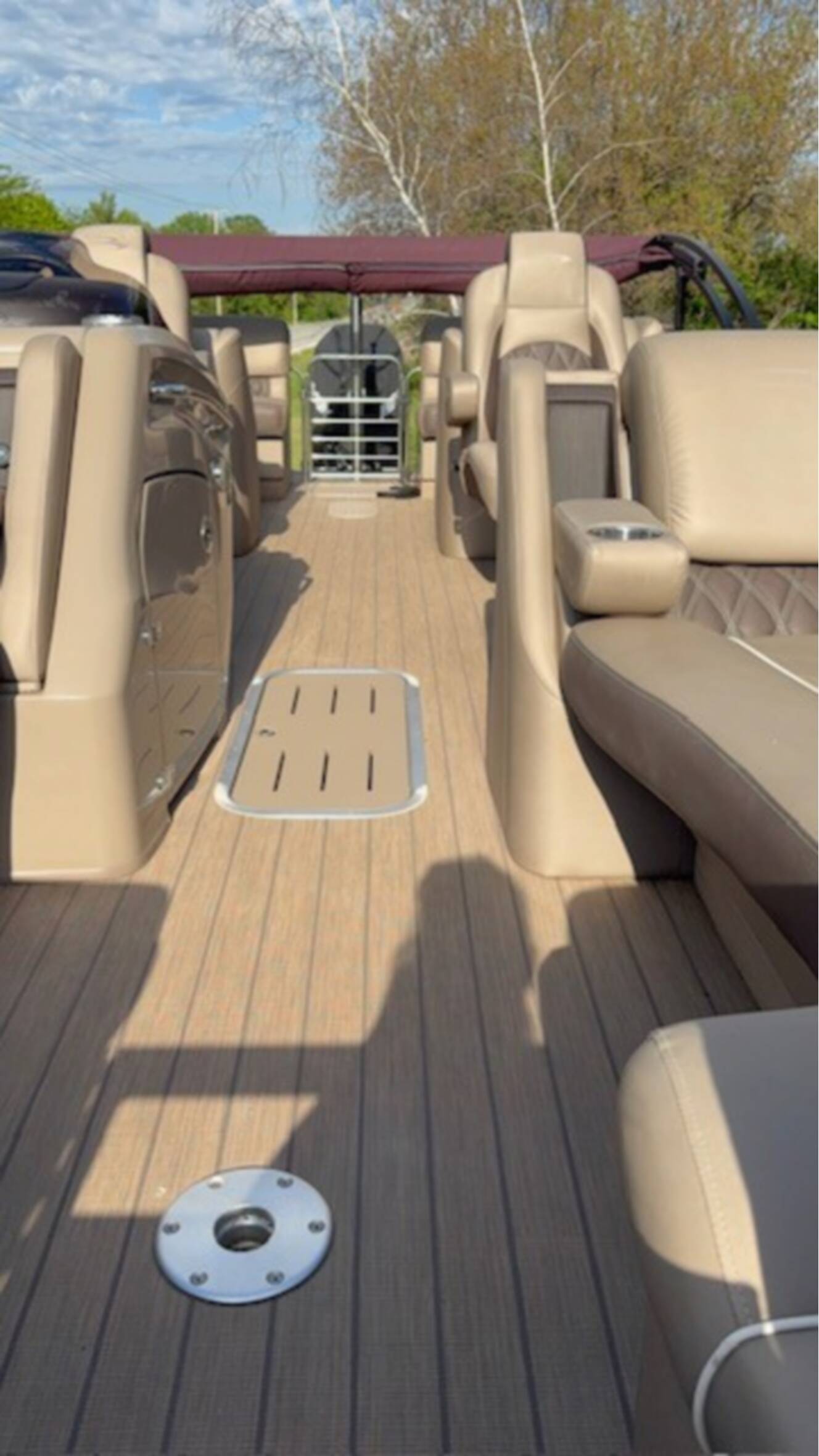 A photo of this 2019 Bennington 23 Rsb