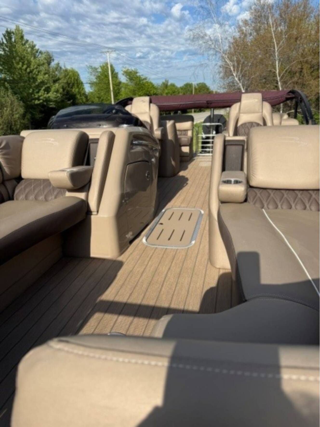 A photo of this 2019 Bennington 23 Rsb