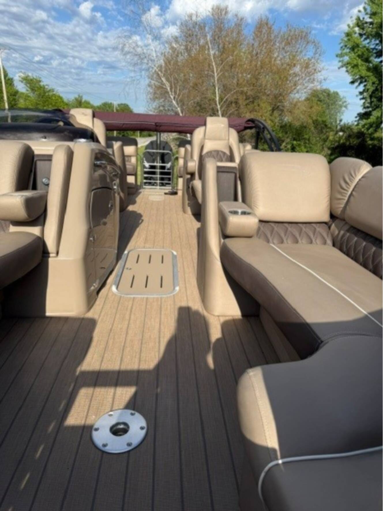 A photo of this 2019 Bennington 23 Rsb
