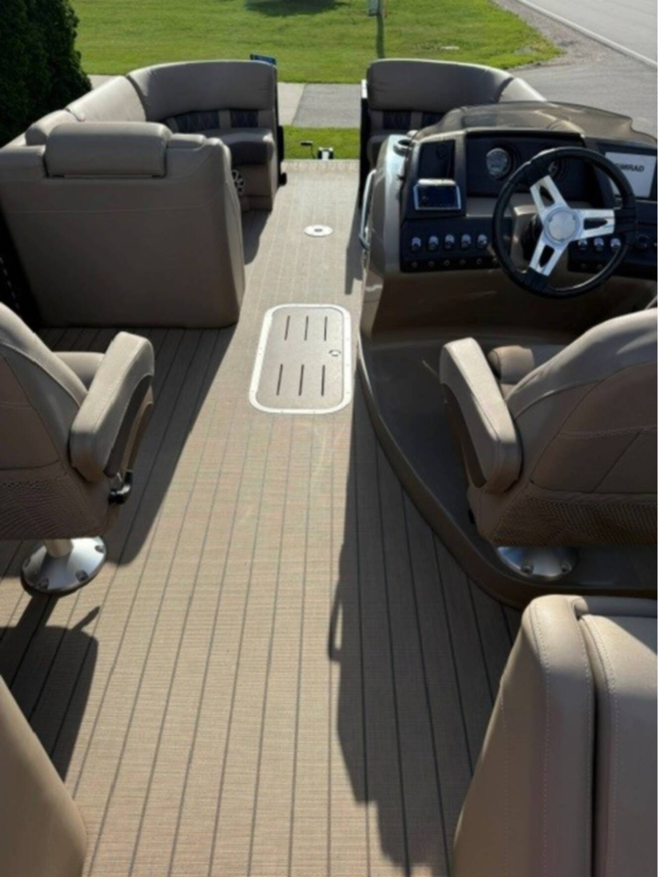 A photo of this 2019 Bennington 23 Rsb