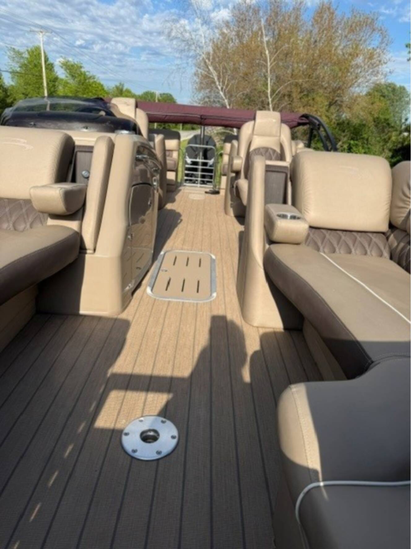 A photo of this 2019 Bennington 23 Rsb