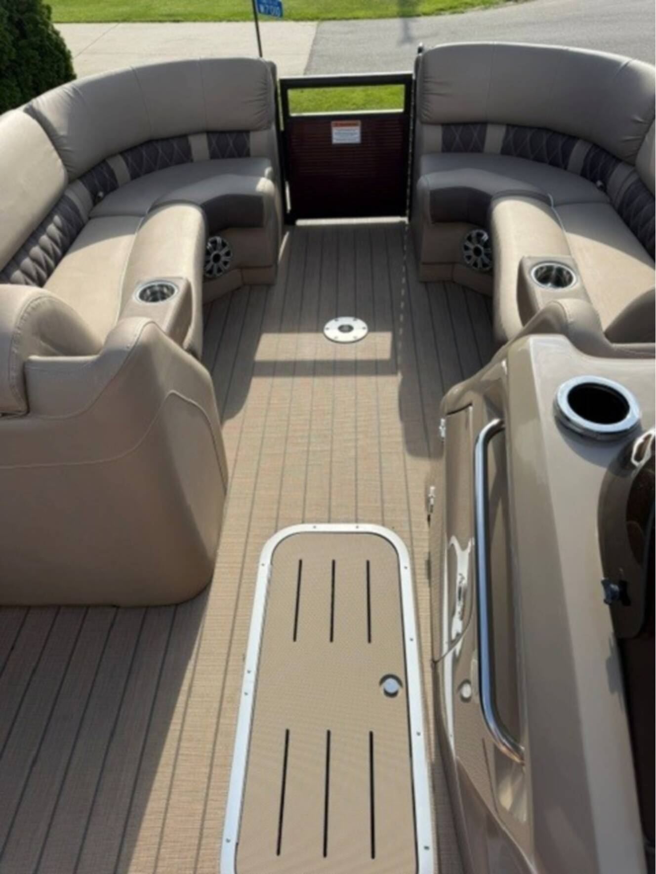 A photo of this 2019 Bennington 23 Rsb