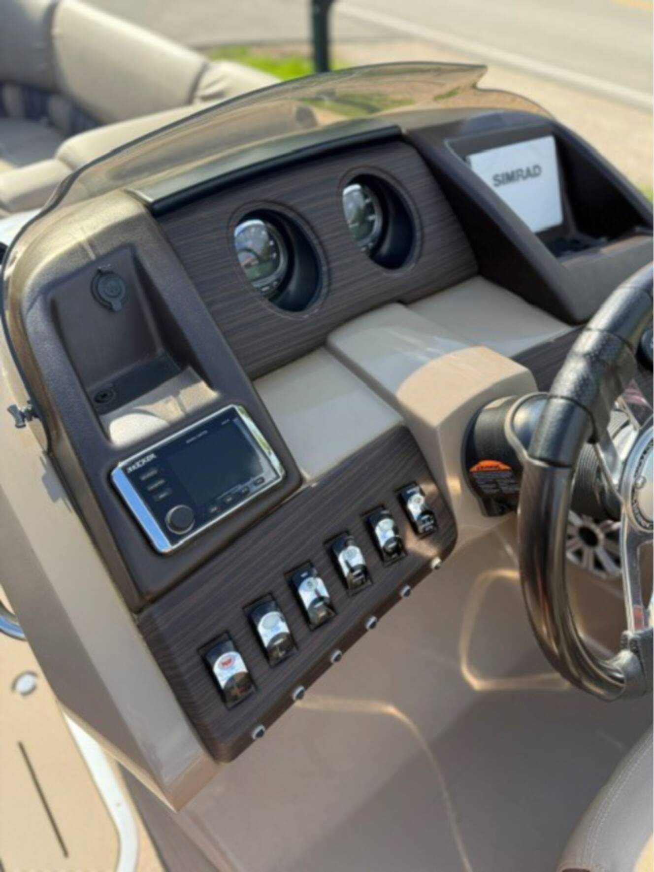 A photo of this 2019 Bennington 23 Rsb
