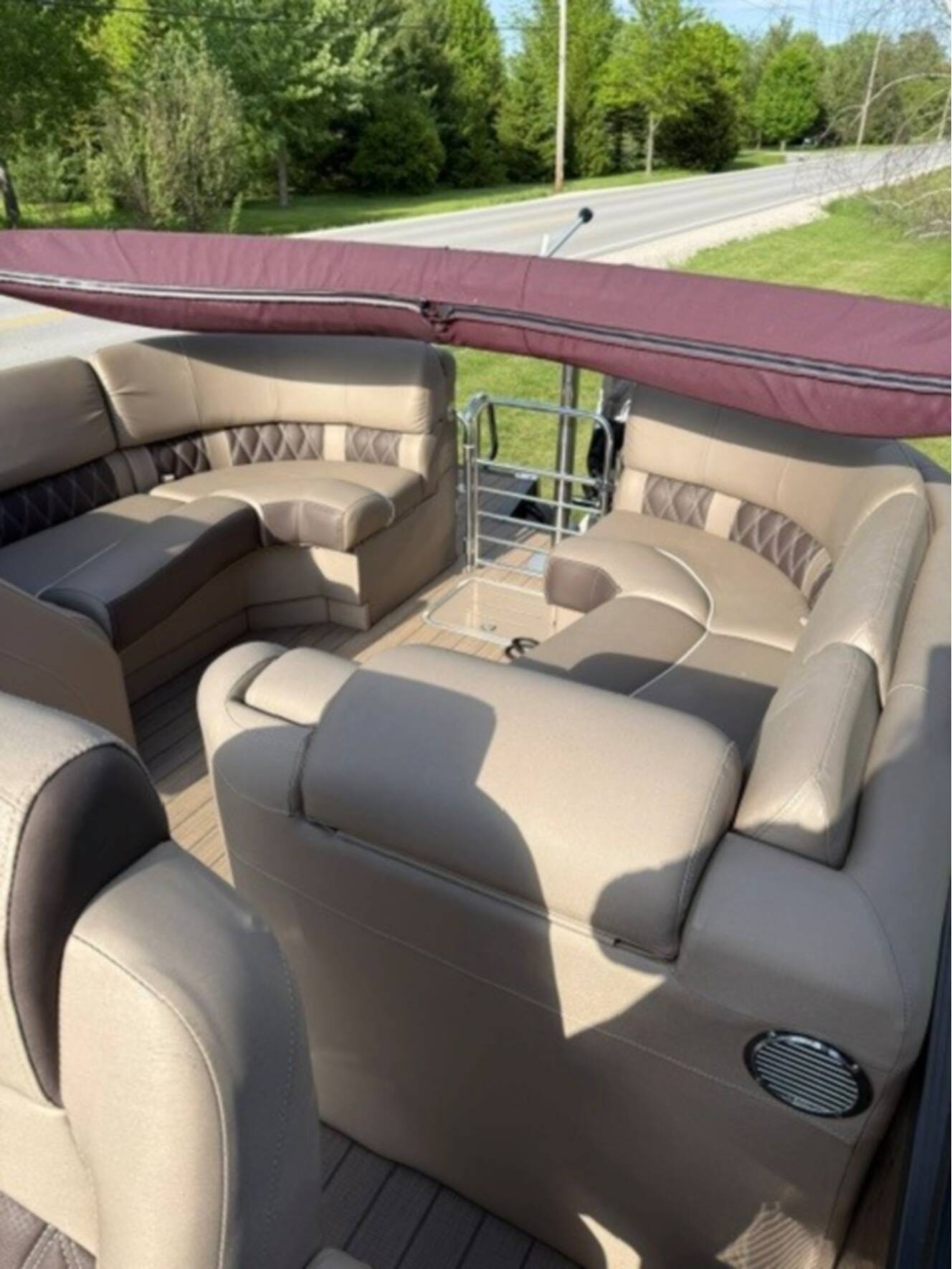 A photo of this 2019 Bennington 23 Rsb
