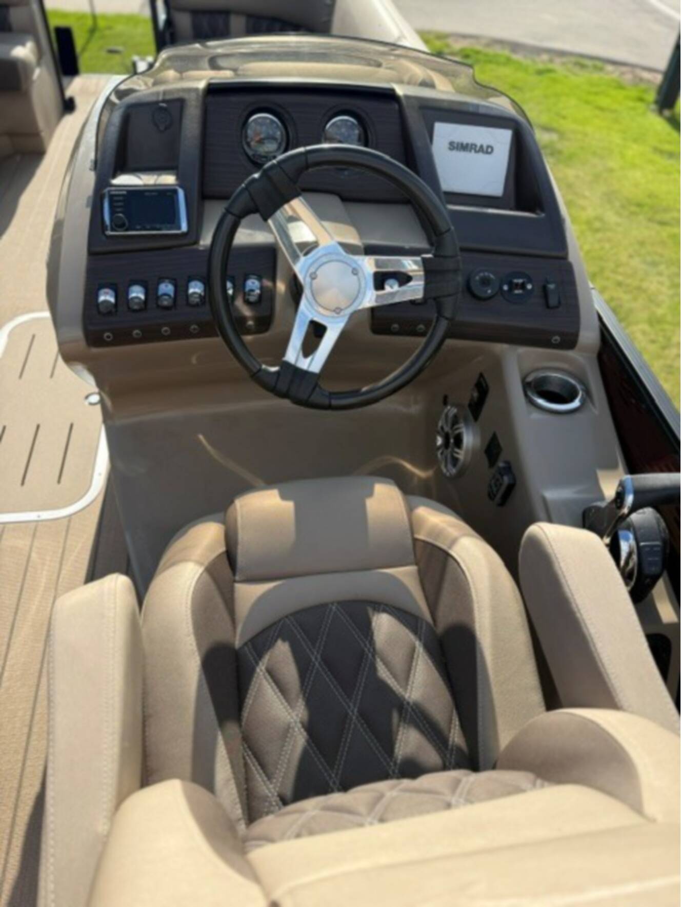 A photo of this 2019 Bennington 23 Rsb