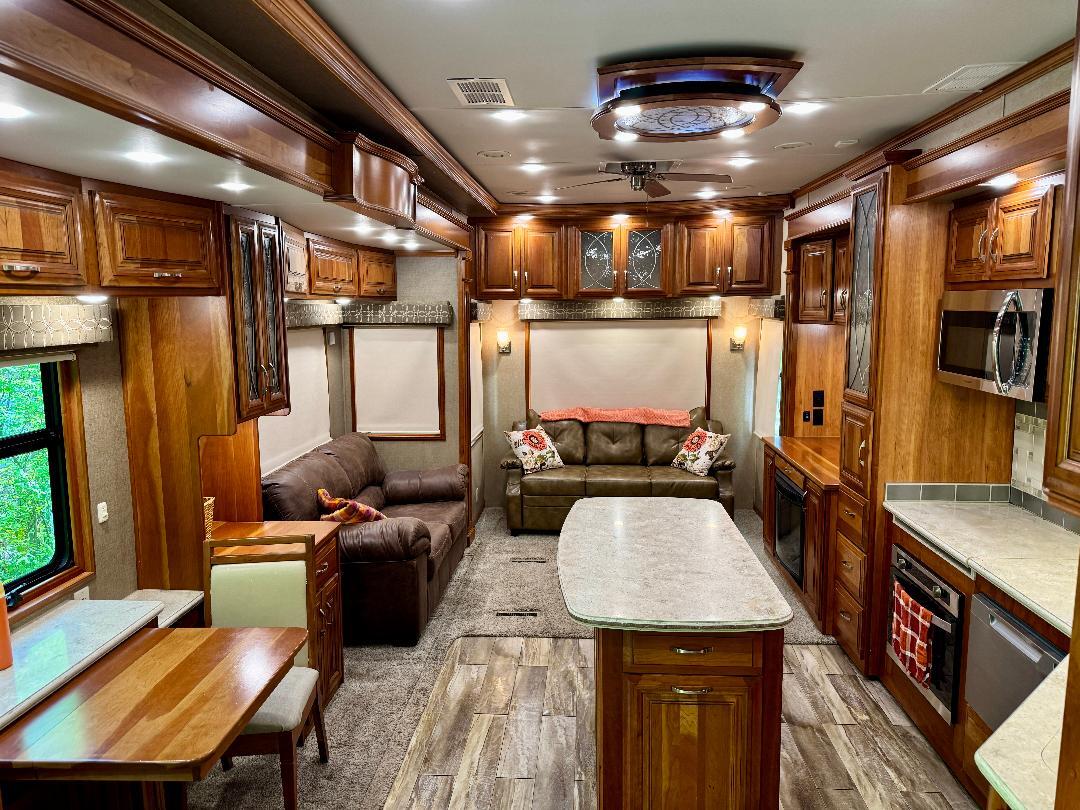 2017 DRV MOBILE SUITES 40 KSSB4 RV