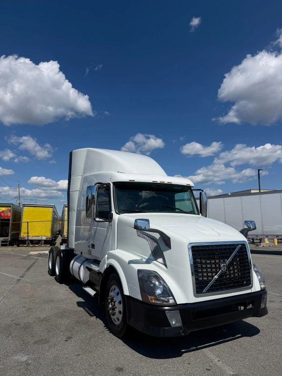 2017 Volvo Commercial VNL in Linden, NJ