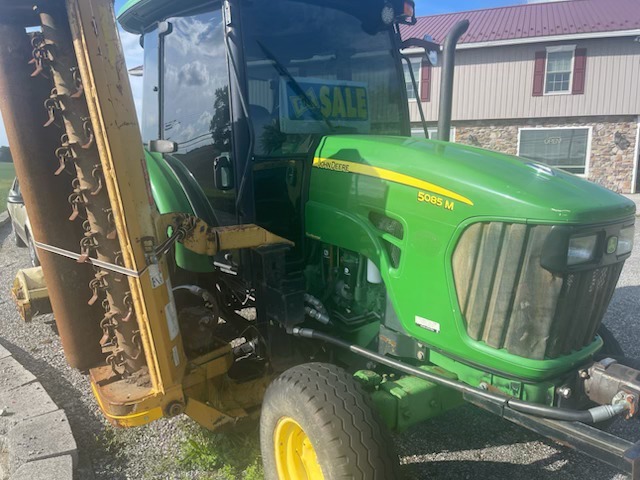 2009 JOHN DEERE 5085 M in Stewartstown, PA