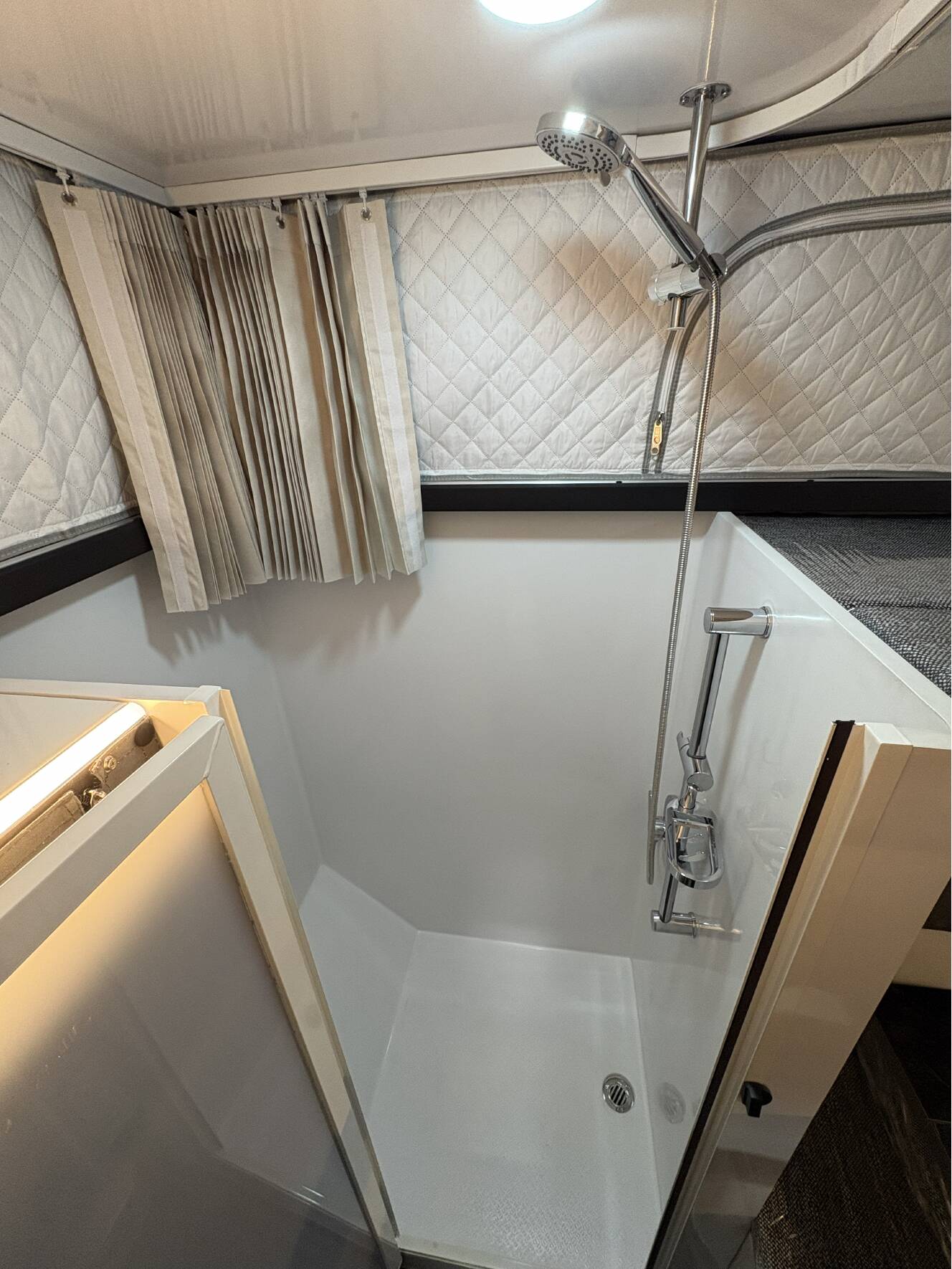 A photo of this 2026 Neo Camper Terra 500