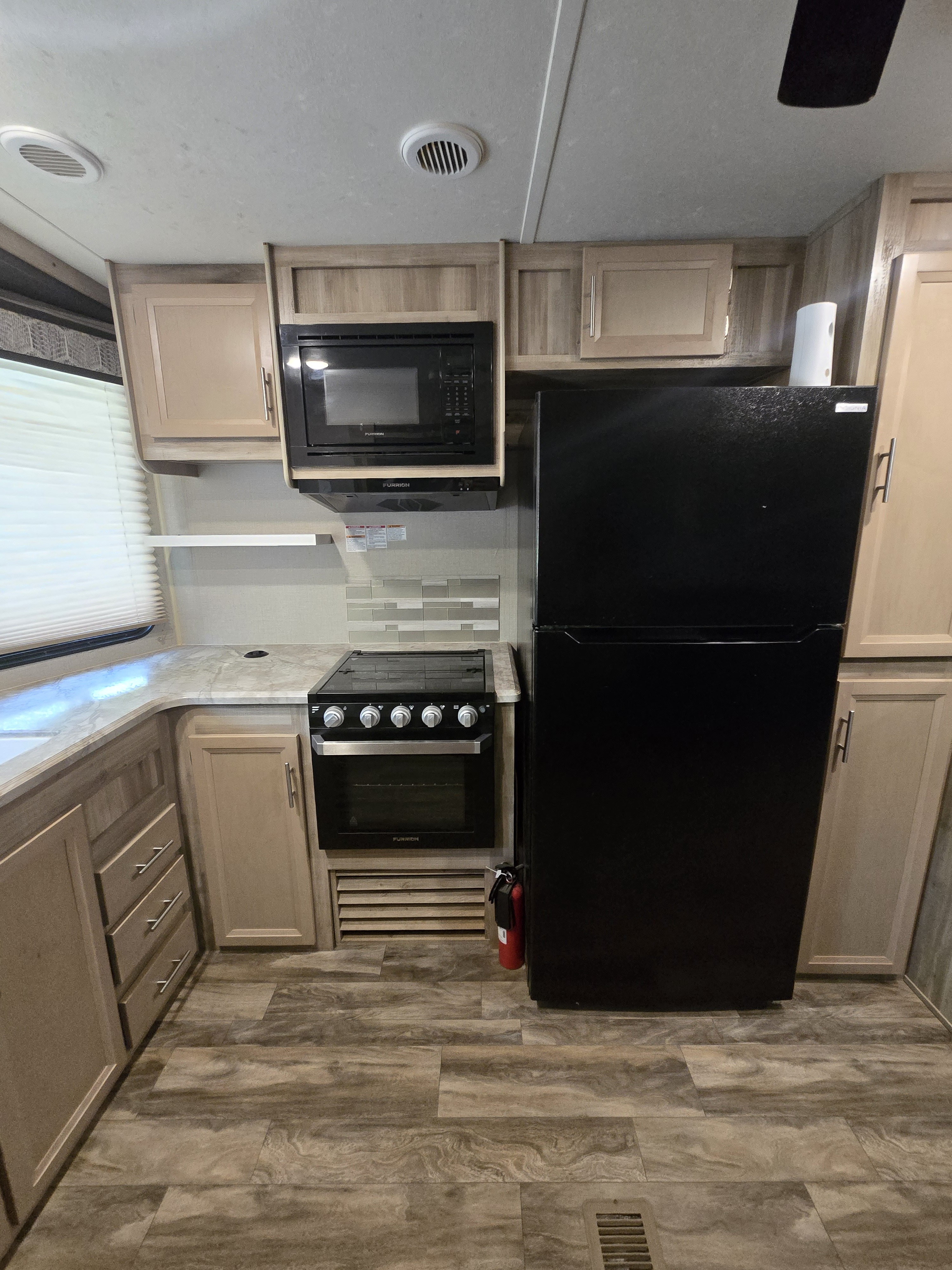 2021 Coachmen CATALINA DESTINATION SERIES 39FKTS in louisville TN