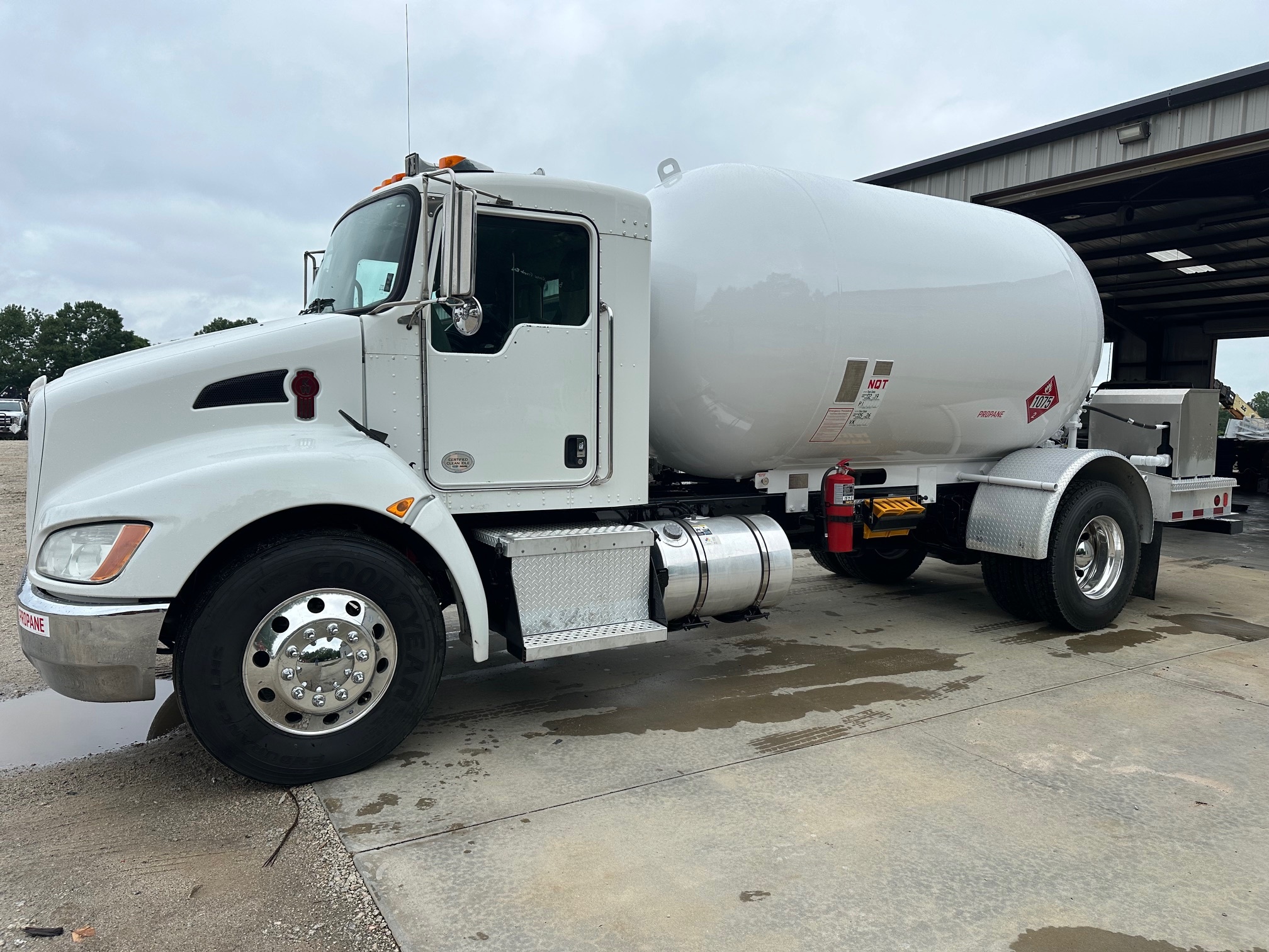 2019 KENWORTH CONSTRUCTION in Miami, FL