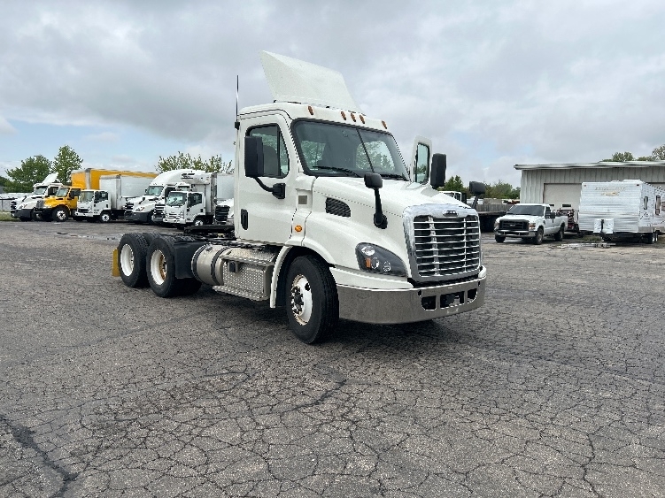 2019 FREIGHTLINER CASCADIA 113 in Akron, OH