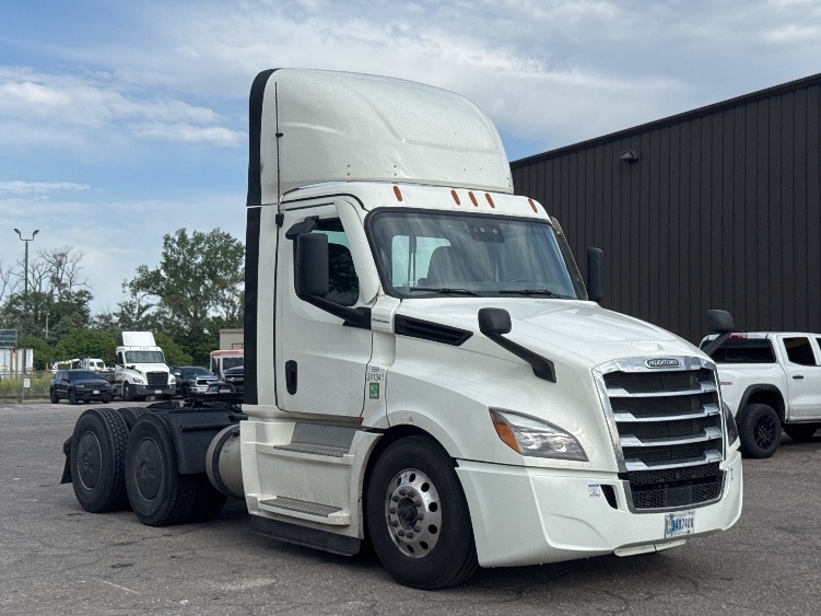 2024 FREIGHTLINER CASCADIA 126 in Kansas City, MO