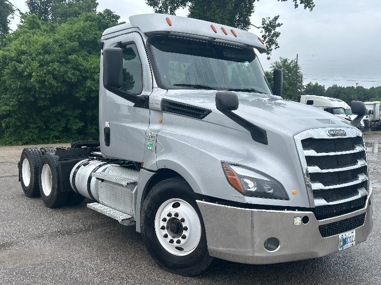 2020 FREIGHTLINER CASCADIA 126 in Jackson, TN