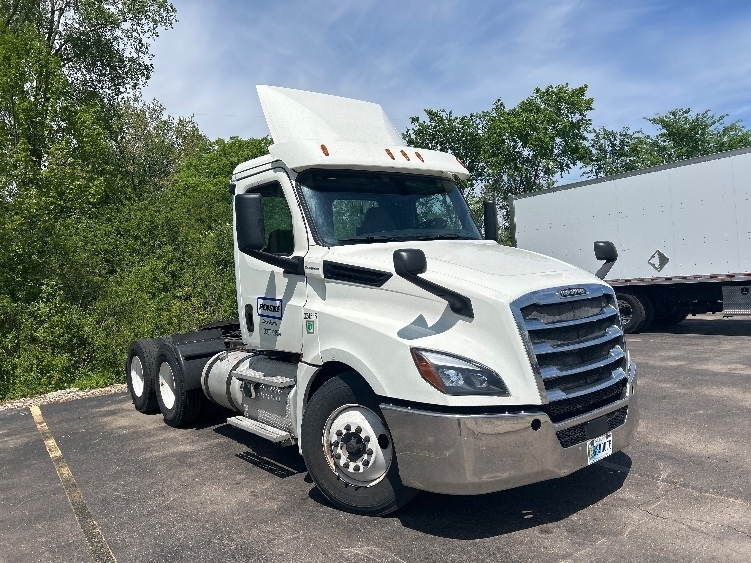 2019 FREIGHTLINER CASCADIA 126 in Lansing, MI