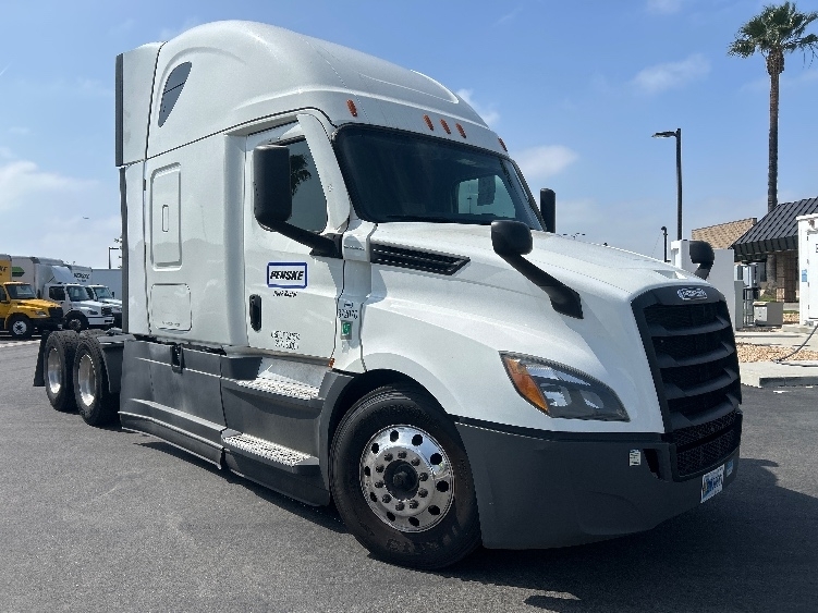 2021 FREIGHTLINER CASCADIA 126 in Riverside, CA