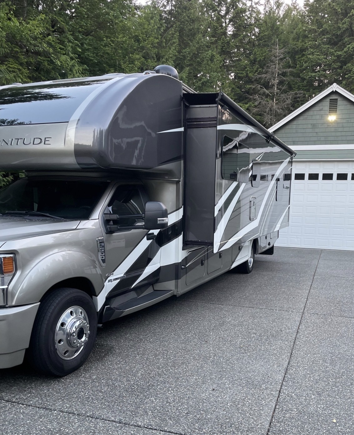 2023 Thor Motor Coach MAGNITUDE SUPER C BT36 in puyallup WA