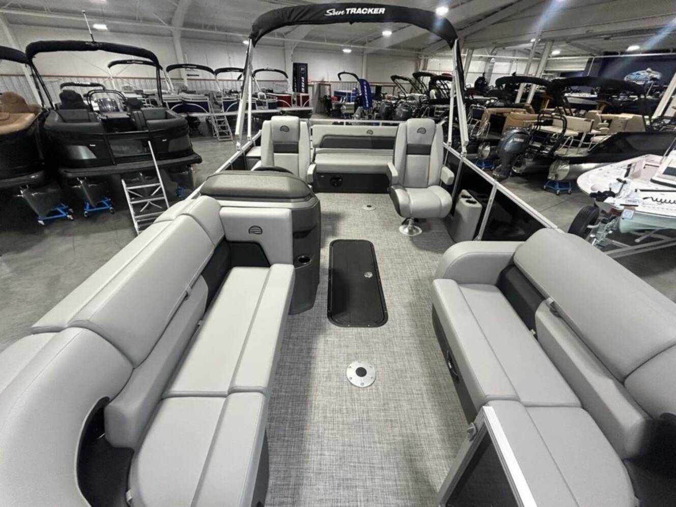 A photo of this 2026 Sun Tracker Party Barge® 22 RF XP3
