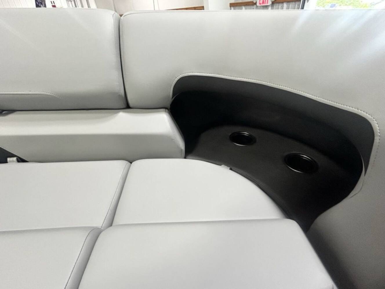 A photo of this 2026 Sun Tracker Party Barge® 22 RF XP3