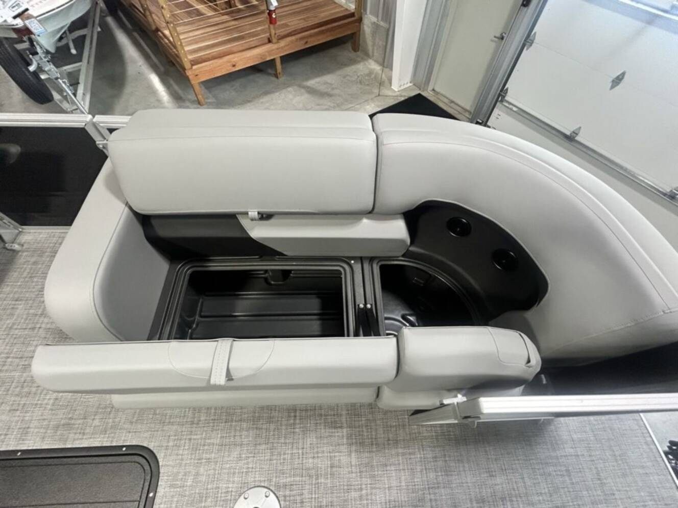 A photo of this 2026 Sun Tracker Party Barge® 22 RF XP3