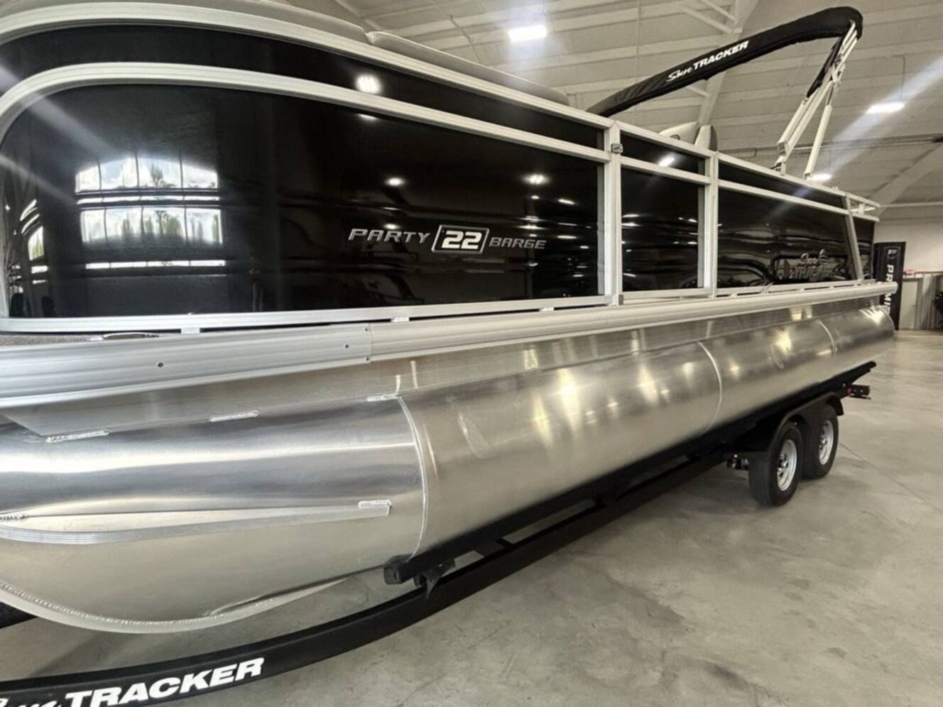 A photo of this 2026 Sun Tracker Party Barge® 22 RF XP3