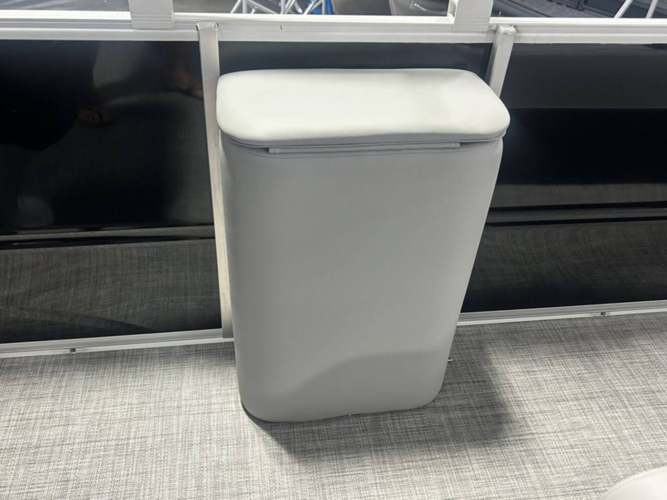 A photo of this 2026 Sun Tracker Party Barge® 22 RF XP3