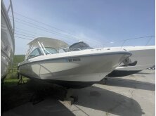 Boston Whaler 330 Vantage Review image