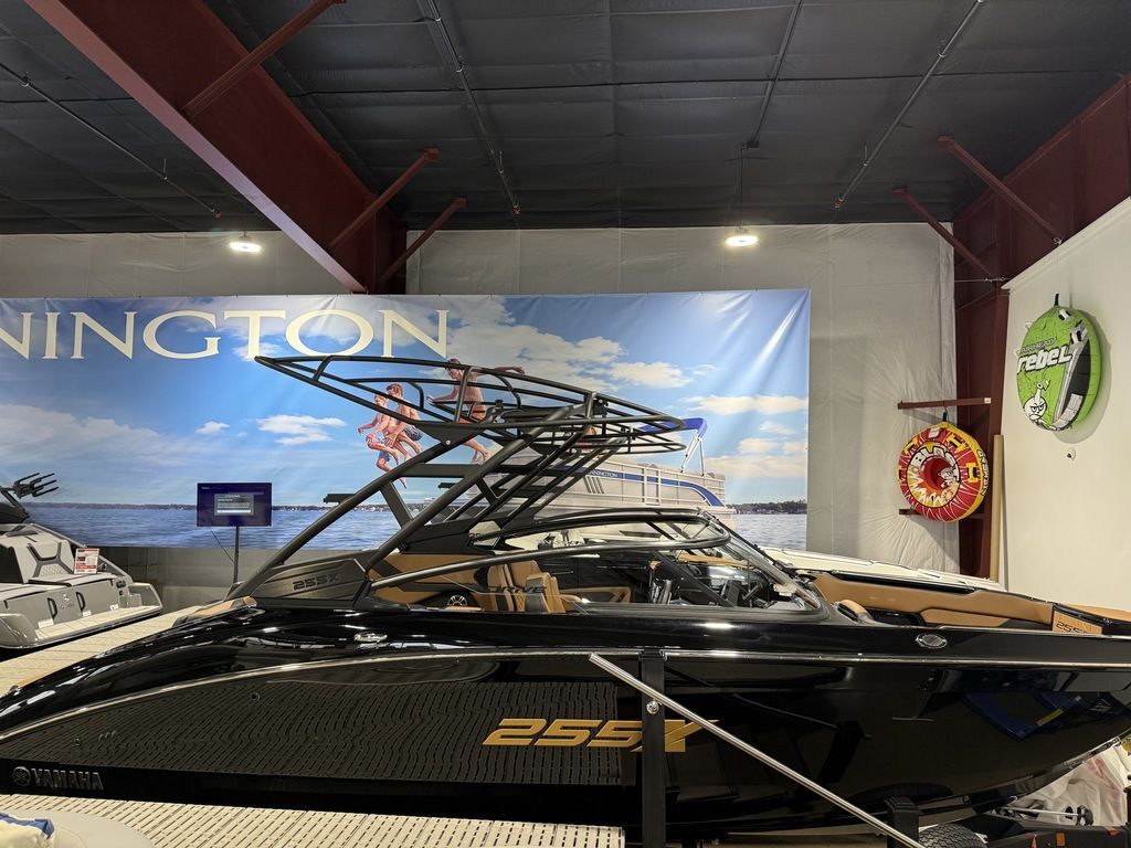 2026 Yamaha Boats 255XD Ski and Wakeboard Boat boat